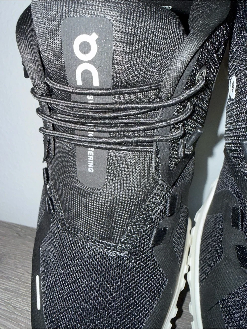 On Cloud 6 Running Men's Black White Athletic Running Shoes 8.5M NIB 10070299